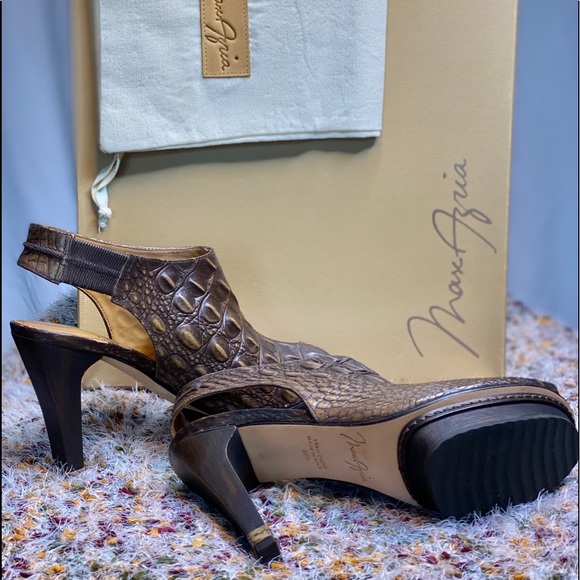 MaxAzria Brown Croc Slingbacks - Picture 5 of 5